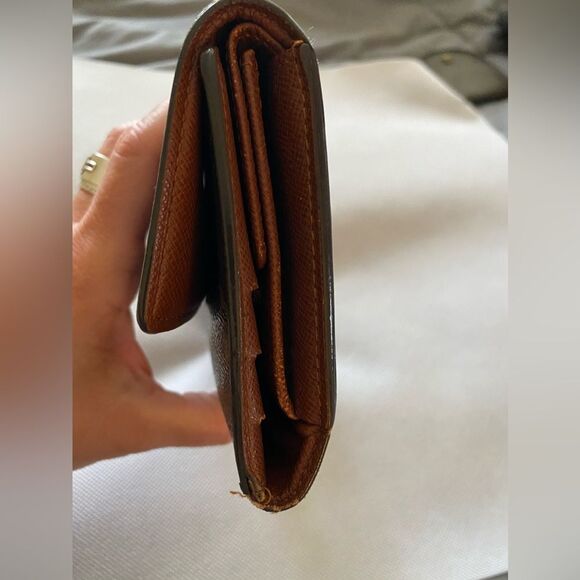 Auth Louis Vuitton Sarah wallet. Thais wallet comes with a snap pocket inside - Picture 8 of 12
